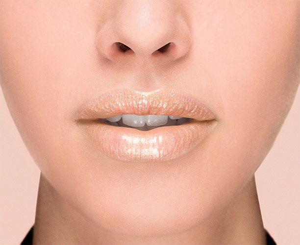 Aplicacion labios pielclara maquillaje labios litchiplump color riche plump and shineLoreal ParisHD